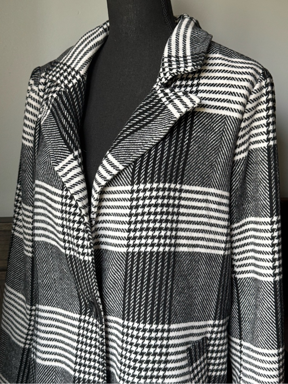 Apt. 9 Women's Black & White Plaid Coat M EUC - Picture 2 of 7